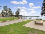 Bright Modern Entertainer Near Mall and Beaches Water...