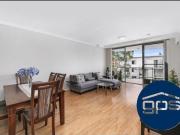 Bright & Contemporary Two Bedroom Apartment in Prime...