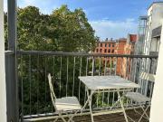 Bright & cozy apartment with sunny balcony Berlin...
