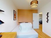 Bright double bedroom close to Institute of technology