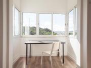 Bright double bedroom close to the Ameixoeira metro