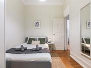 Bright double bedroom in Arroios Room 7