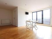 Bright double bedroom in London Has a Room