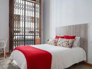 Bright double bedroom not far from Jaume I metro station