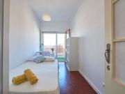 Bright double bedroom with balcony in Saldanha Room 6
