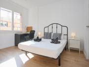 Bright double ensuite bedroom in Vallcarca i els Penitents