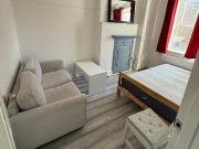 Bright Double Room in a 6 Bedroom Shared House – All...