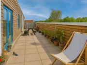 Bright flat with terrace in camden NW1