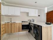 Bright & Modern 1 Bedroom Apartment – Modderfontein,...