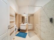 Bright & modern apartment with private parking, Vienna,...