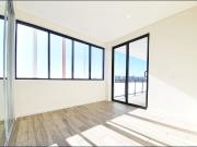 Bright Modern Apt in prime location