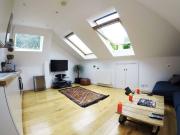 Bright, modern loft apartment 9 minfrom tube