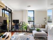 Bright & Modern with City Views