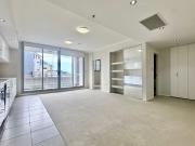 Bright North Facing One Bedroom Next to Crows Nest Metro