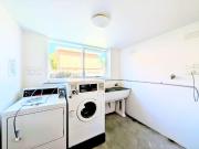 Bright One Bedroom Apartment in the Heart of Glen Huntly