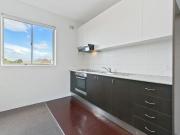 Bright One Bedroom Apartment with Garage