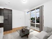 Bright & Private Apartment Moments from Transport & Shops!