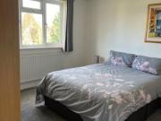 Bright, Private Floor with En suite – 4 mins to West...
