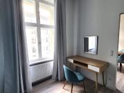 Bright, recently refurbished quiet Altbau apartment in...