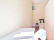 Bright single bedroom in Avenida Room 3