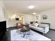 Bright & Spacious 2 Bed Melbourne CBD Apartment — Free...