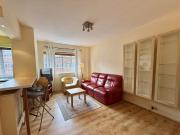 Bright & Spacious 2Bed Apt. Short Let Considered