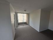 Bright & Spacious 3 Bedroom Apartment Near Train Station