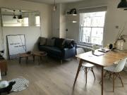 Bright, spacious, fully furnished 2 bedroom flat