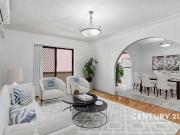 Bright & Spacious Walk to Everything!