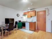 Bright Studio 2 min walk to Wandsworth Town St