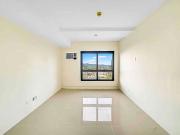 Bright Studio Apartment with Stunning City Views in...