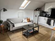 Bright, stunning top floor 1 bedroom flat