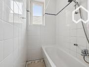 Bright, stylish 3 room period apartment with large south...