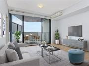 Bright & Stylish Executive Apartment with Views