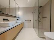 Bright, Stylish & Fully Furnished – Luxury Beachside...