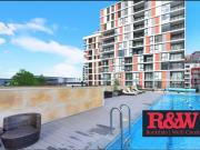 Bright & Stylish One Bedroom Apartment in the Heart of...