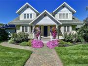 Bright Top Floor 1 Bedroom Suite near Hospital with Parking