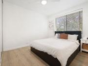 Bright Top Floor 2 Bedroom Apartment in Prime Location