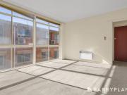 Bright Top Floor Apartment Near the Beach