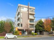 Bright Two Bedroom Apartment in Prime Lifestyle Location