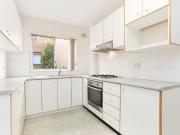 Bright Two Bedroom Apartment – Walking Distance to...
