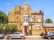 Bright two double bedroom apartment in Clapham