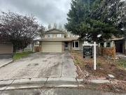 Bright & Upgraded 3 Bedroom Upper Duplex in Sundance | 2...