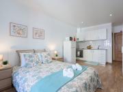 Bright Welcoming Flat w/ Ace Location