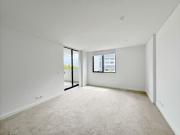 Brighter Modern 2 Bedrooms Apartment at Excellent Location!