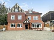Brighton Road, Coulsdon CR5, 2 bed flat to rent, £1,650...