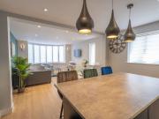 Brighton Road, Horley, RH6