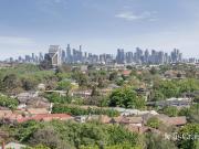 Brilliant northern panoramic top level living