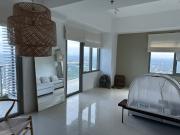 Bristol Parkway Sacrifice RENT OR SALE, 2 BR w Balcony,...