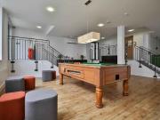 Bronze En Suite Plus E Has an Apartment